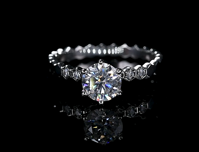 Artificially cultivated honeycomb diamond rings, prices may fluctuate. Please consult customer service before placing an order